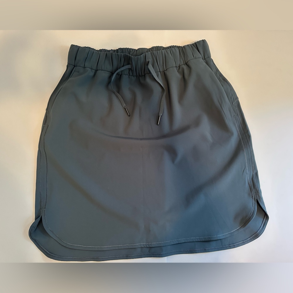 Lululemon gray skirt size 8